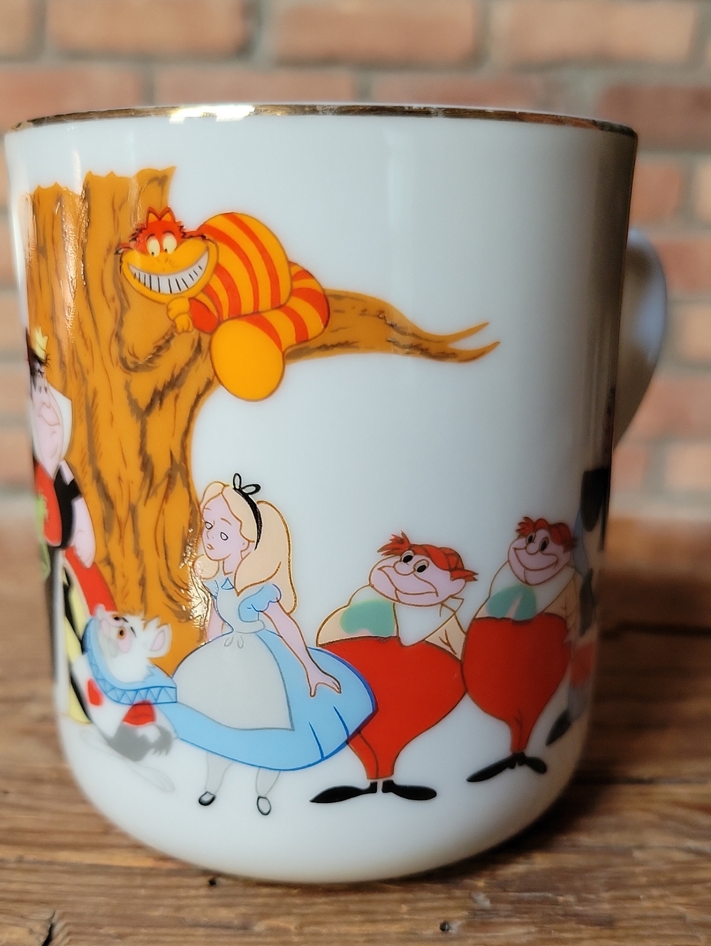 Vintage 1970's Alice in Wonderland Ceramic Mug with Gold Rim